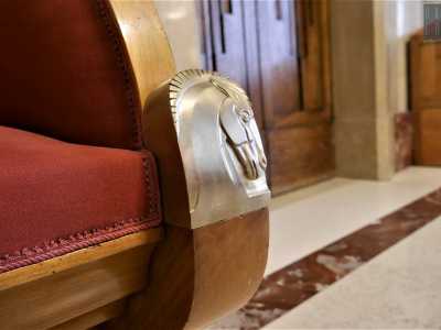 Per lo stesso motivo, anche i cavalli, che bevono solo acqua pulita, sono stati riprodotti dal Cambellotti a pi� riprese nell'arredamento e nei dipinti.